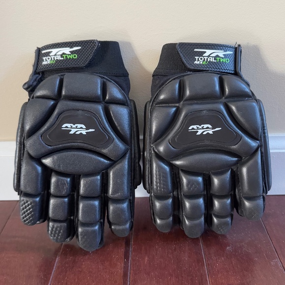 TK Total Two 2.1 Indoor Field Hockey Gloves Left & Right Hand - Picture 1 of 6